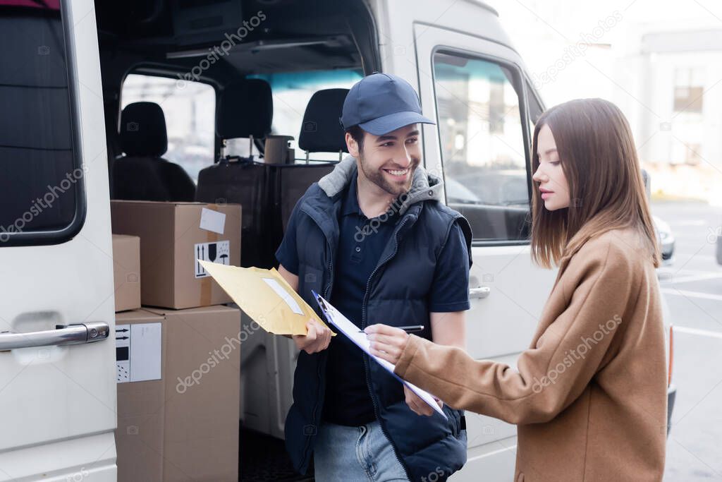 Scatola fragile con imbottitura